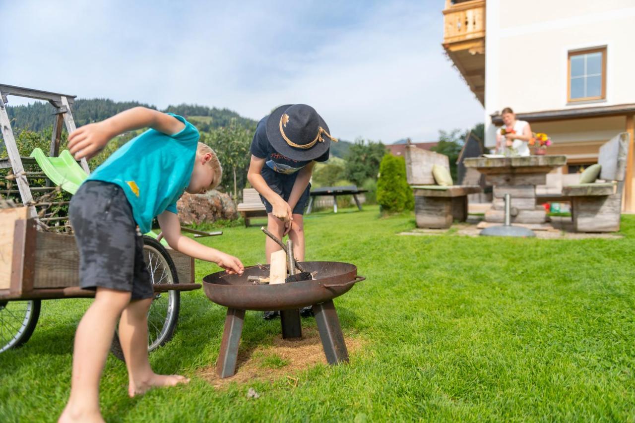 Hartlhof Urlaub Am Baby- Und Kinderbauernhof Villa Niederau Exterior foto